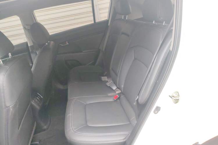 Used Kia Sportage R 2015 2.0L Automatic Two-Wheel Drive DLX Model
