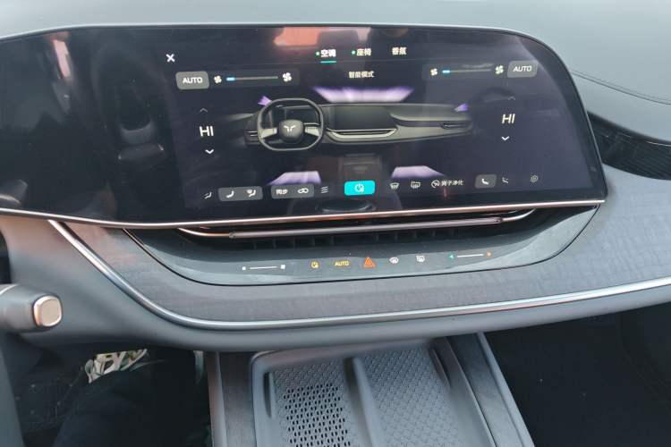 Used Hongqi Tiangong 08 2025 680 Ultra Four-Wheel-Drive Version
