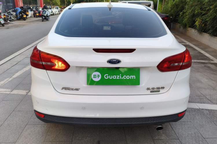 Used Ford Focus 2018 Sedan Classic EcoBoost 180 Automatic Elite Model
