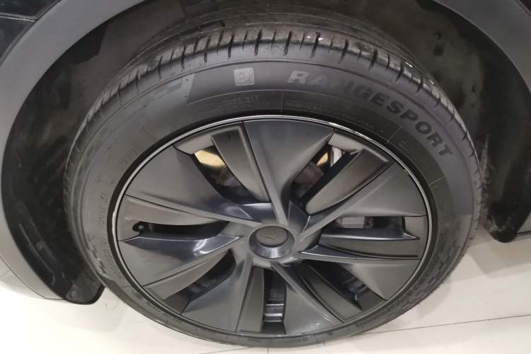 Used Tesla Model Y 2023 Long-Range All-Wheel-Drive Version