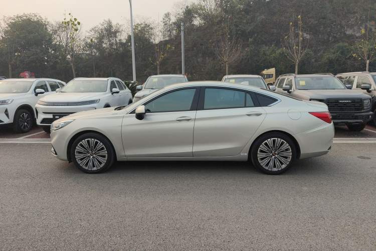 Used Hongqi H5 2022 Classic Model Facelift 1.5T DCT Qiyun Edition
