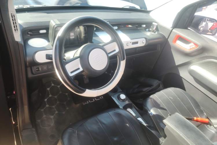 Used Wuling Hongguang MINIEV 2022 GAMEBOY 200km Play Edition with Lithium Iron Phosphate
