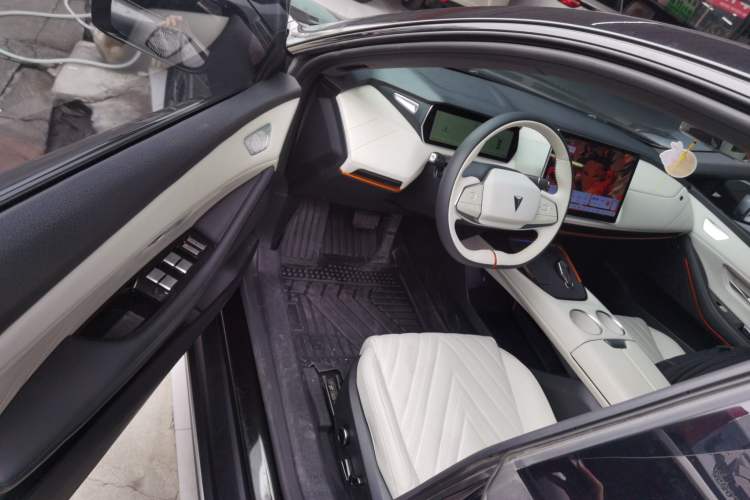 Used  SL03 2023 135Plus Range-Extended Version
