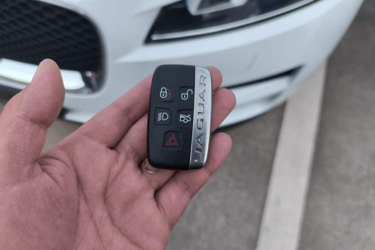 Used Jaguar F-PACE 2018 2.0T Two-Wheel Drive Urban Deluxe Edition
