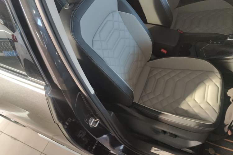 Used Volkswagen Tayron 2024 300TSI Two-Wheel-Drive Luxury Plus Advanced Version
