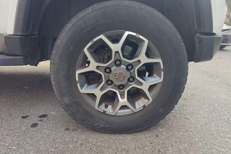 Used  BJ40 2018 PLUS 2.3T Automatic Four-Wheel Drive Flagship Version China V Emission Standard
