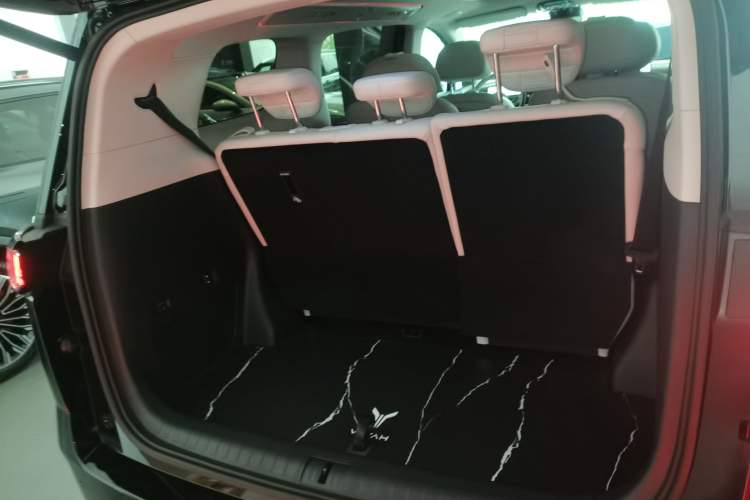 Used VOYAH Dream 2025 PHEV Four-Wheel Drive Prestige Kunpeng Edition
