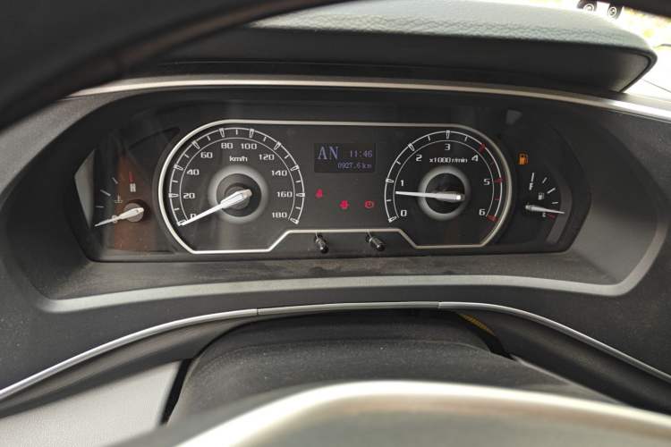 Used SAIC MAXUS Xintu V80 2023 2.0T PLUS AMT City Edition Short Wheelbase Ultra-Low Roof 5/6-Seater
