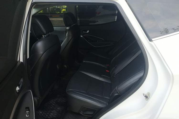 Used Hyundai Santa Fe 2015 2.0T Automatic All-Wheel Drive Smart Version 5 Seats
