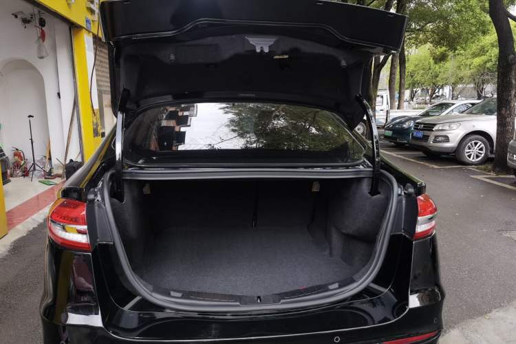 Used Ford Mondeo 2018 EcoBoost 180 Smart Control Fashion Model China VI Standard
