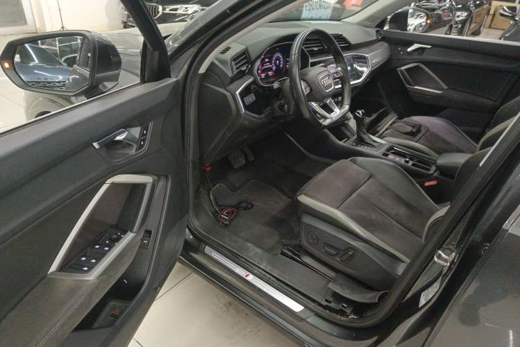 Used Audi Q3 2019 35 TFSI Fashion Dynamic Model