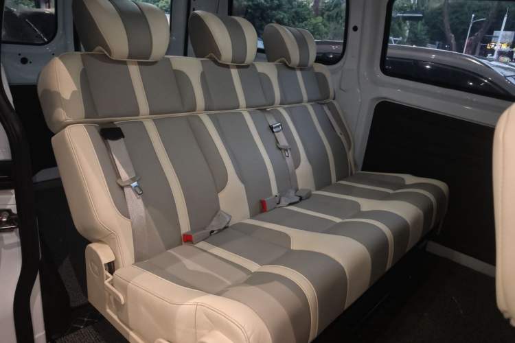 Used Ford Transit 2017 2.0T Gasoline Automatic Multi-Function Commercial Vehicle Short Wheelbase Low Roof China V Standard
