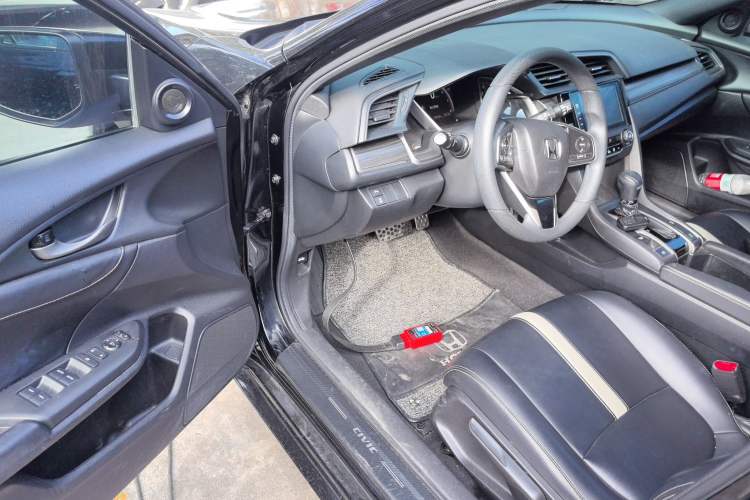 Used Honda Civic 2021 HATCHBACK 220TURBO CVT Trendy Cool Edition
