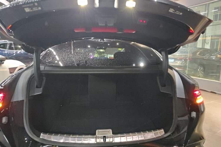 Used Denza Z9 2024 1100 km All-Wheel-Drive Ultra Version