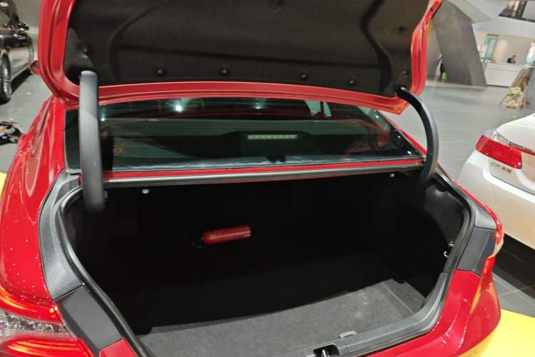 Used Toyota Camry 2018 2.0S FENGSHANG Edition
