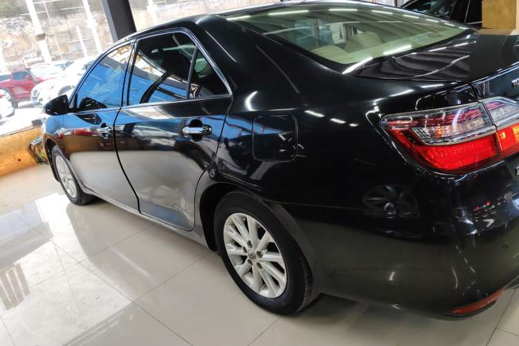 Used Toyota Camry 2016 2.0G 10th Anniversary Leading Edition
