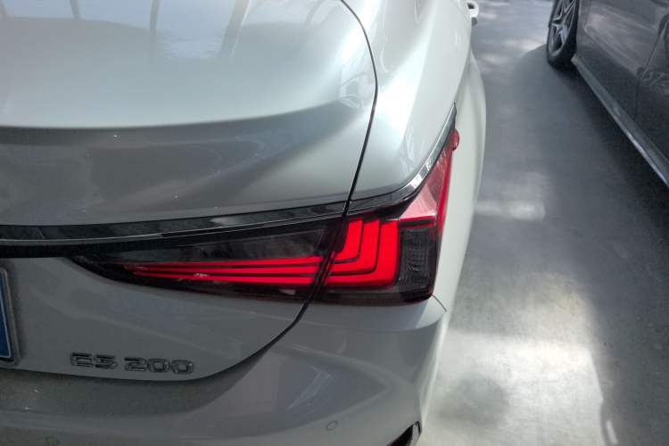 Used Lexus ES 2023 200 Excellence Edition
