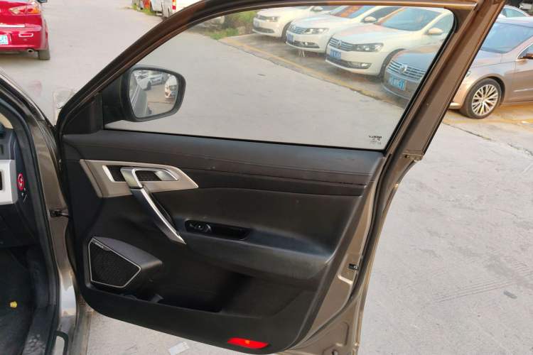 Used Geely Auto Emgrand X7 Sport 2018 1.8TD Automatic Two-Wheel Drive Smart Connect 4G Internet Edition
