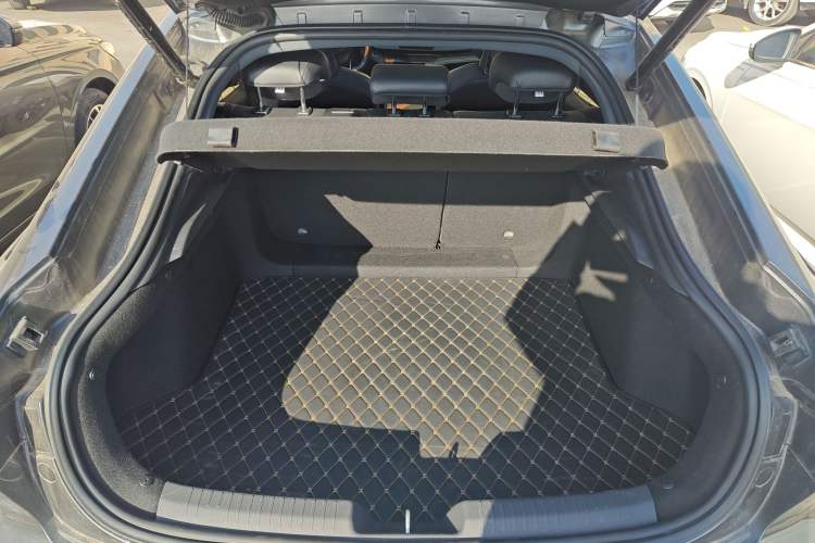 Used Changan UNI-V 2022 1.5T Prestige Version