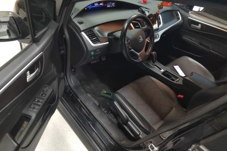 Used Honda Jade 2013 1.8L automatic Comfort version 5 seats