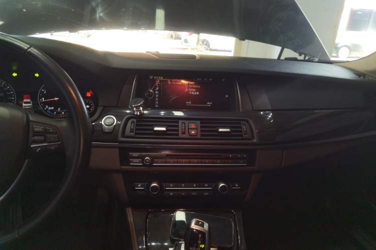 Used BMW 5 Series 2014 525Li Luxury Design Package
