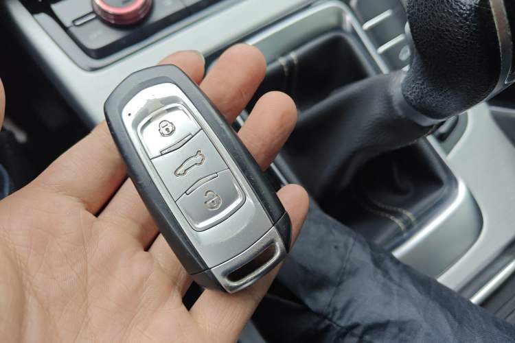 Used Geely Auto Emgrand X7 Sport 2016 2.0L Manual Smart Connect Version
