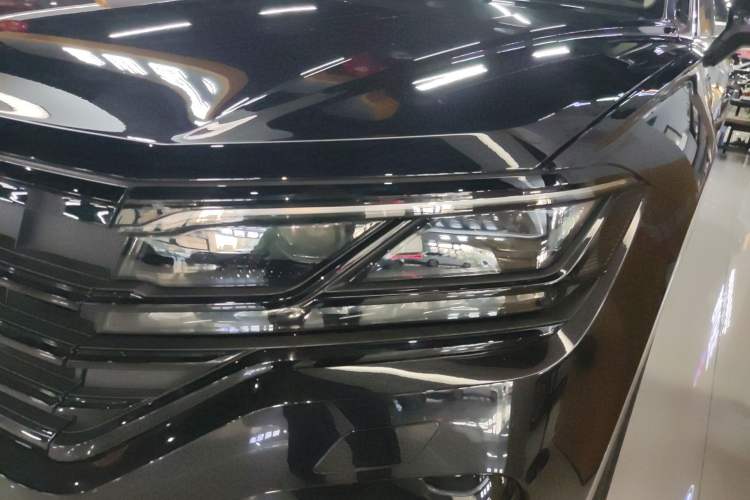 Used Volkswagen Touareg 2022 3.0 TSI Luxury Edition Black Diamond Sport Package
