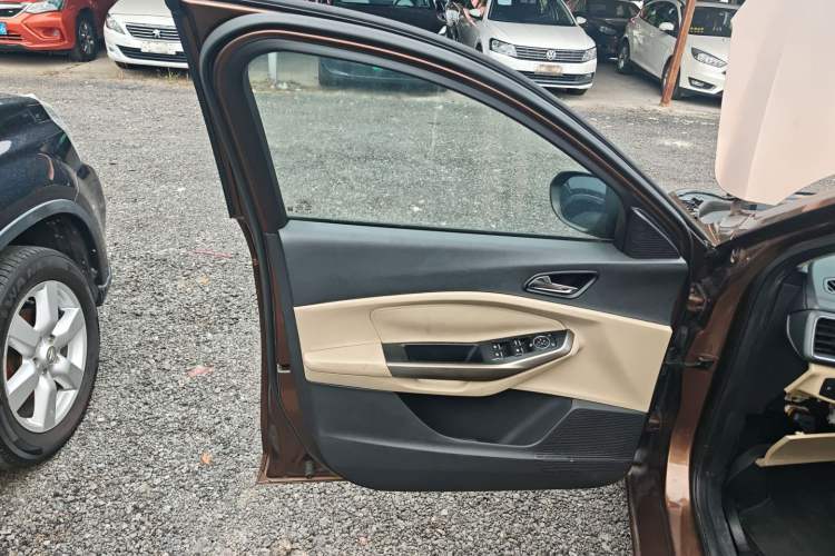 Used Ford Escort 2015 1.5L Automatic Fashion Model
