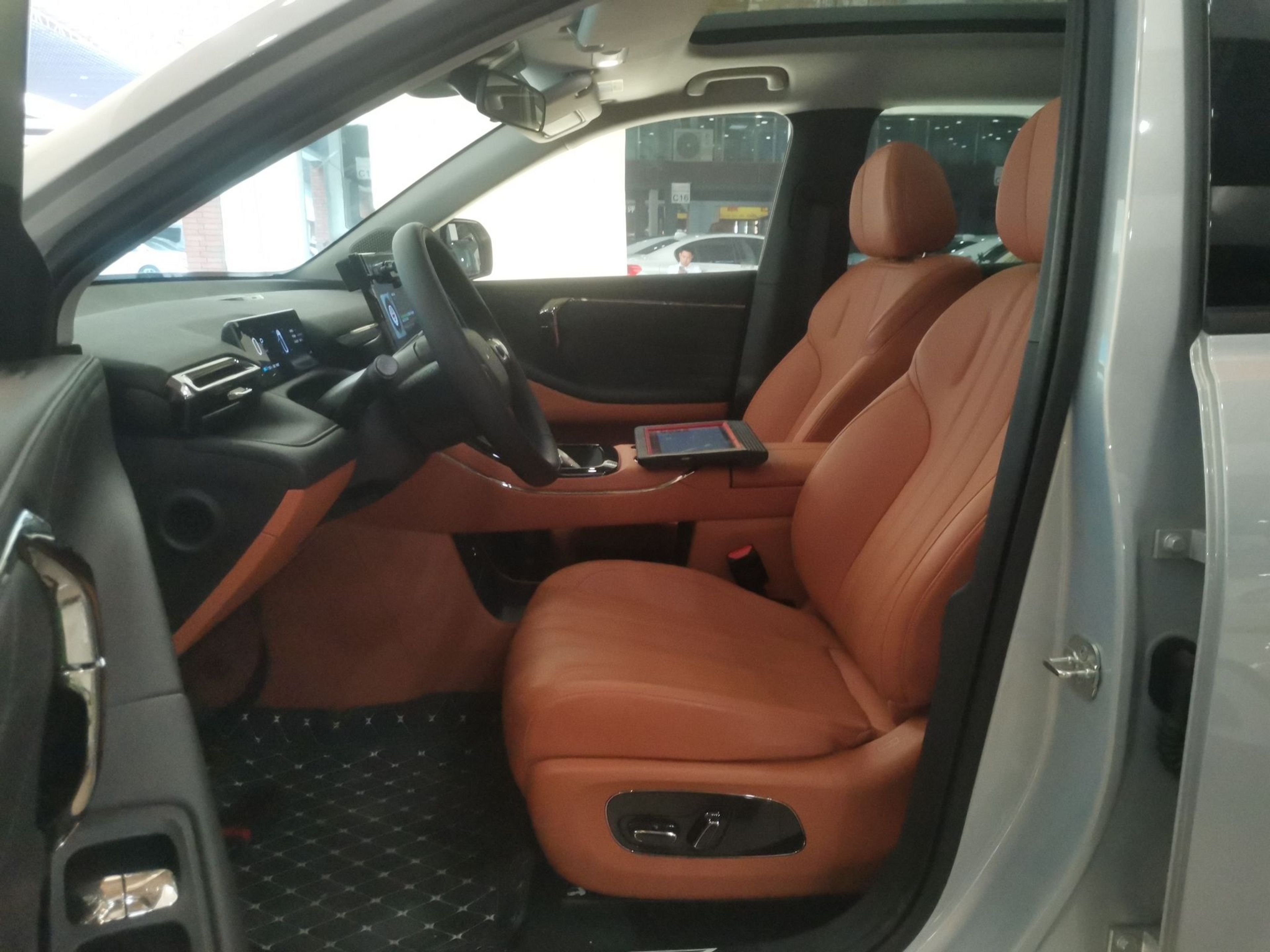 Переднее сиденье в автомобиле