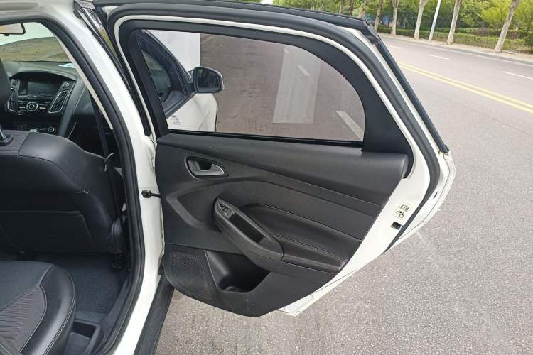 Used Ford Focus 2017 Hatchback 1.6L Automatic Fashion Edition Smart Drive Version
