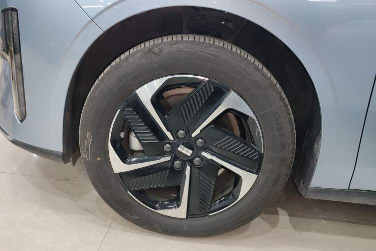 Used  L6 2025 EM-i 140km Starship Edition