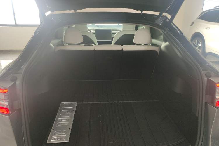 Used Tesla Model Y 2024 Long-Range All-Wheel-Drive Version