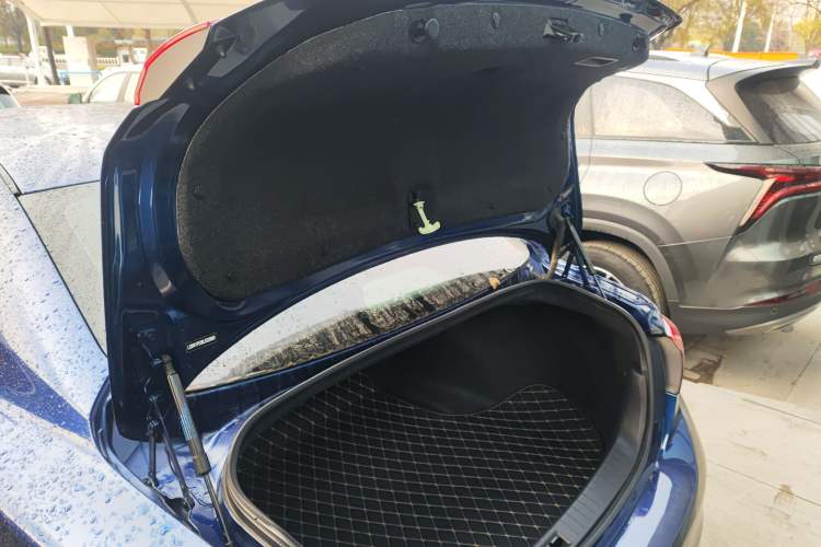 Used Infiniti Q50L 2018 2.0T Comfort Edition China VI Standard
