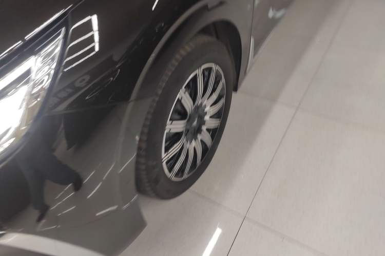 Used VOYAH Dream 2025 EV Four-Wheel Drive Flagship Kunpeng Edition
