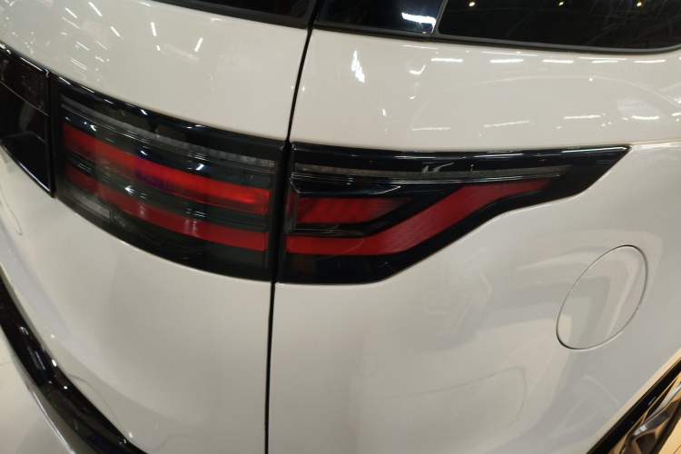 Used Land Rover Discovery 2021 360 PS R-Dynamic S