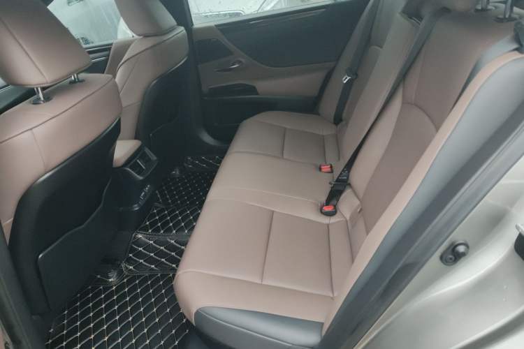 Used Lexus ES 2022 300h Excellence Edition
