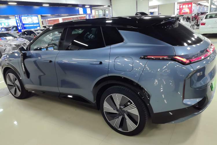 Used Lynk & Co 08 EM-P 2025 220 km All-Wheel-Drive Performance Halo