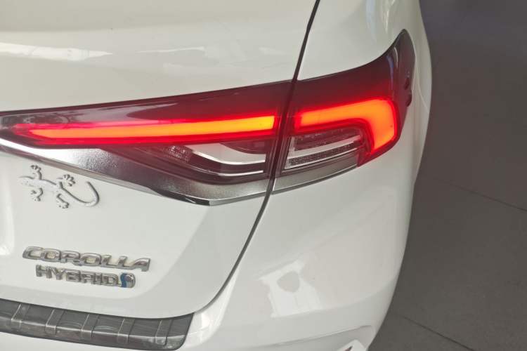 Used Toyota Corolla 2021 Dual-Motor 1.8L E-CVT Elite Edition
