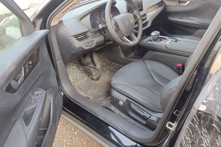 Used Hongqi E-QM5 2023 Base Travel Edition
