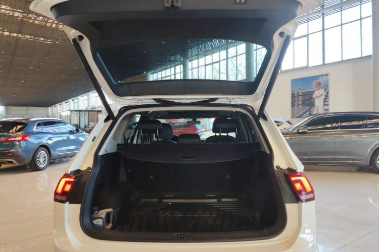 Used Volkswagen Tiguan L 2019 Revised 330TSI Automatic Two-Wheel Drive Smart & Luxury Edition China VI Standard
