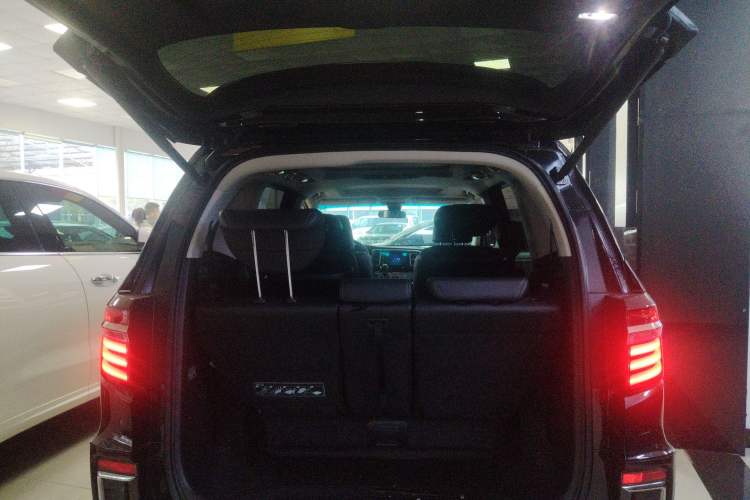 Used Honda Elysion 2019 2.0L Hybrid Luxury Edition
