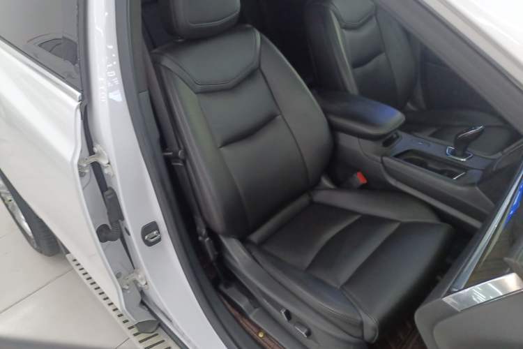 Used Cadillac XT5 2018 25T Tech Model
