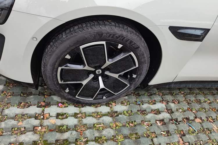 Used Xiaomi Auto SU7 2024 Rear-Drive Long-Range Intelligent Driving Version
