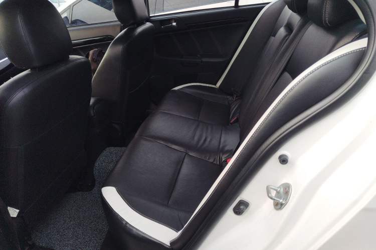 Used Mitsubishi Lancer EX 2016 1.8L CVT Black-and-White Retro Edition