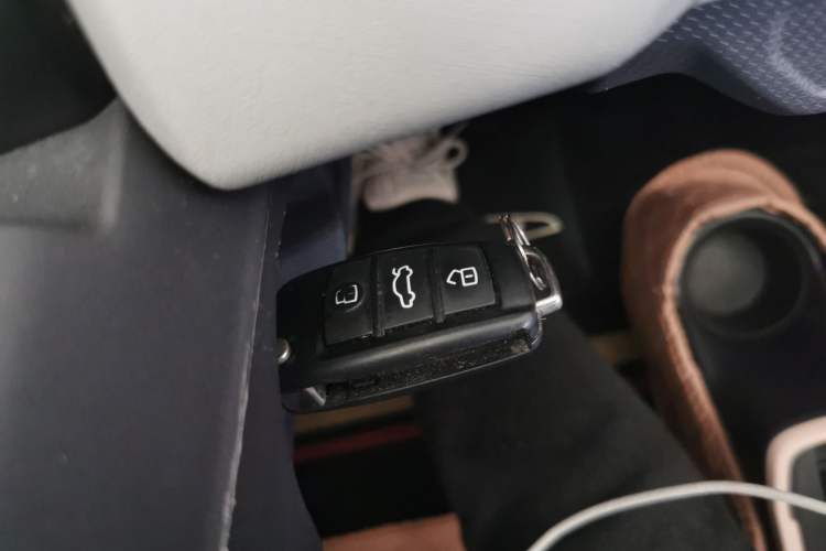 Used Chery QQ Ice Cream 2022 120km Milkshake Phosphate Lithium-Iron
