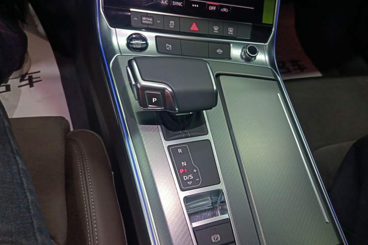 Used Audi A7L 2024 45TFSI S-line Dream-Building Edition Flow Crystal Package
