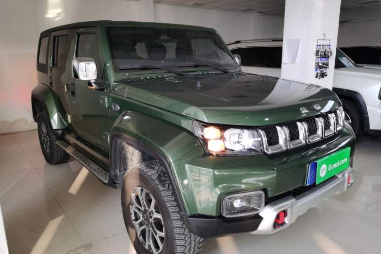Used  BJ40 2023 2.0T Automatic Four-Wheel Drive Urban Hunter Edition Chivalrous Type
