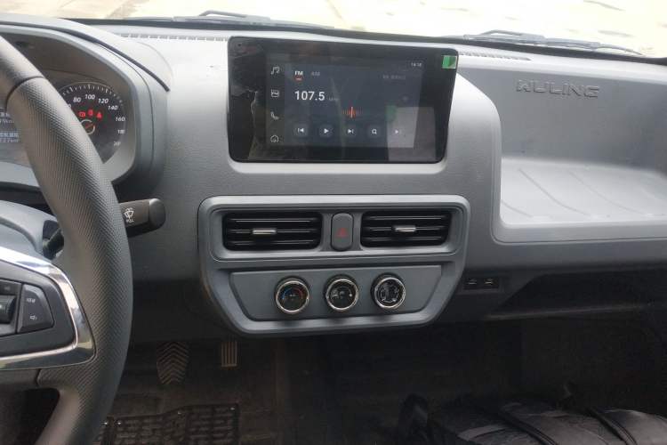 Used Wuling Yangguang 2024 300km Comfort Version with Sealed Windows 60kW
