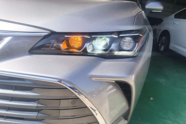 Used Toyota Avalon 2019 Dual-Engine 2.5L Luxury Edition China VI Standard
