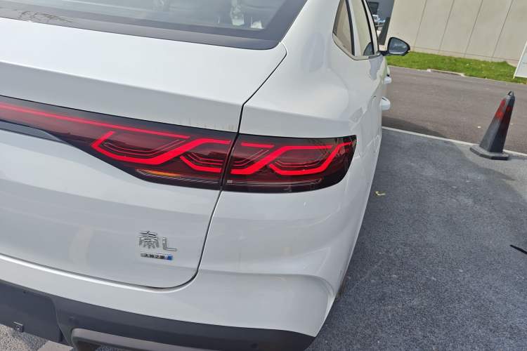 Used BYD Qin L 2025 DM-i Smart Drive 80KM Leading Model
